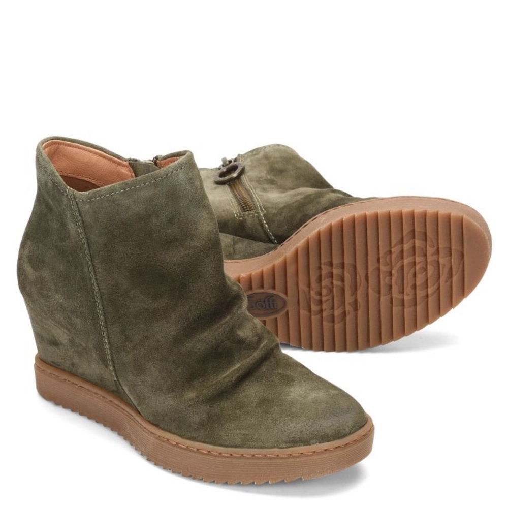 NWT Sofft Siri olive green boots in size 8